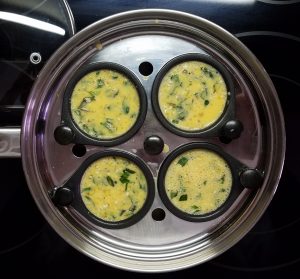 Four egg steamer pan